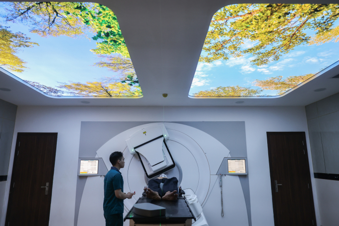 Xạ trị cho bệnh nhân ung thư tại Bệnh viện Ung Bướu TP HCM. Ảnh: Quỳnh Trần