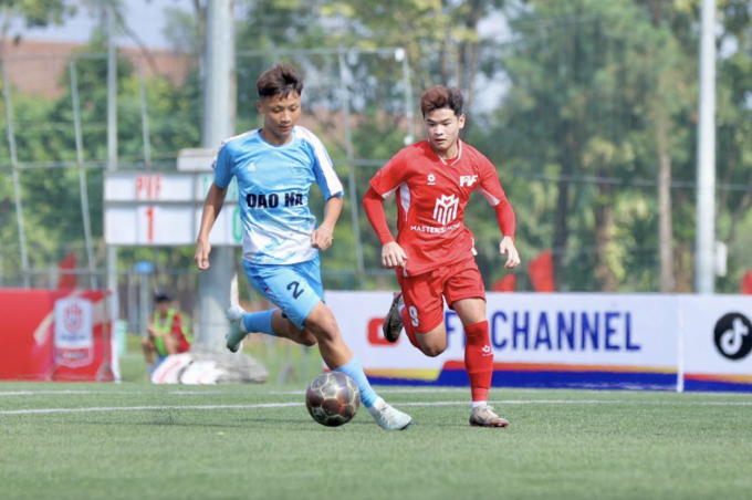 CLB PVF (áo đỏ) thắng Trung tâm bóng đá Đào Hà 7-0 ở lượt bốn bảng A vòng loại U19 Quốc gia 2025-2026, trên sân bóng Trung tâm Thể thao Viettel, Hà Nội ngày 23/12/2025. Ảnh: VFF