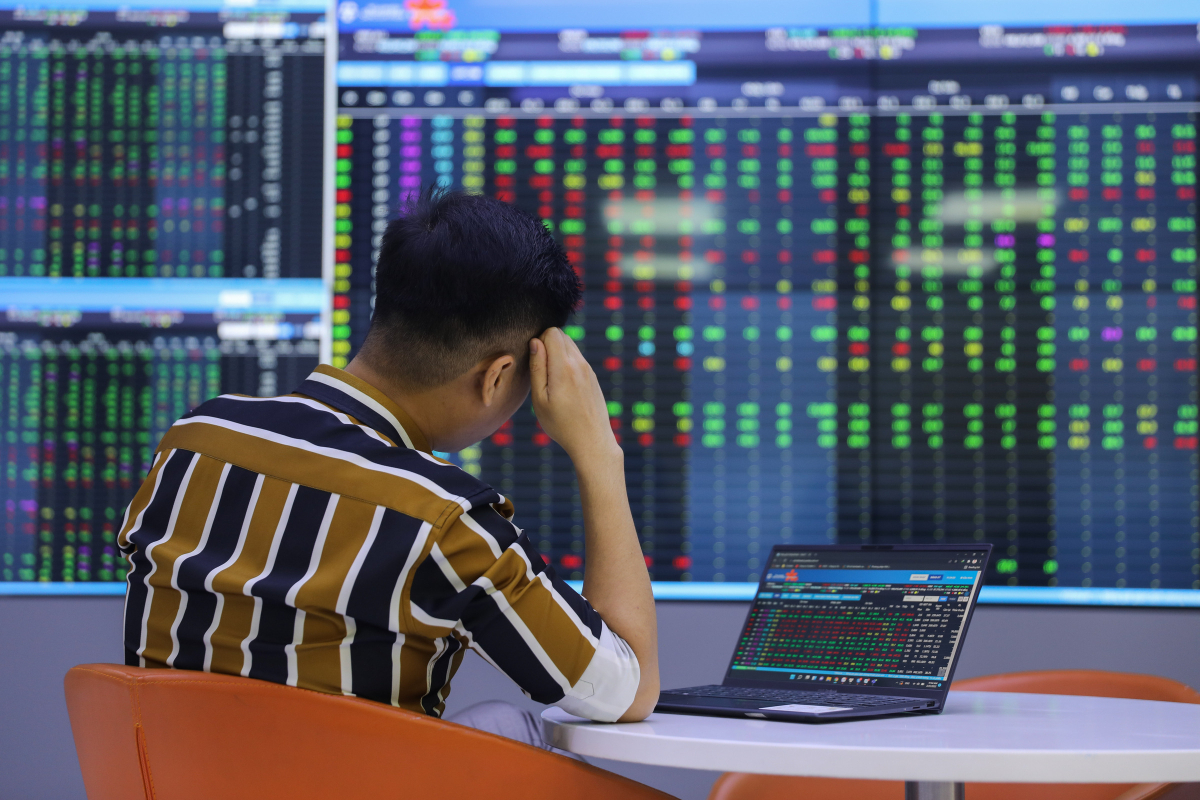 VN-Index giảm 5 phiên liên tiếp 1 VN Index giam 5 phien lien tiep