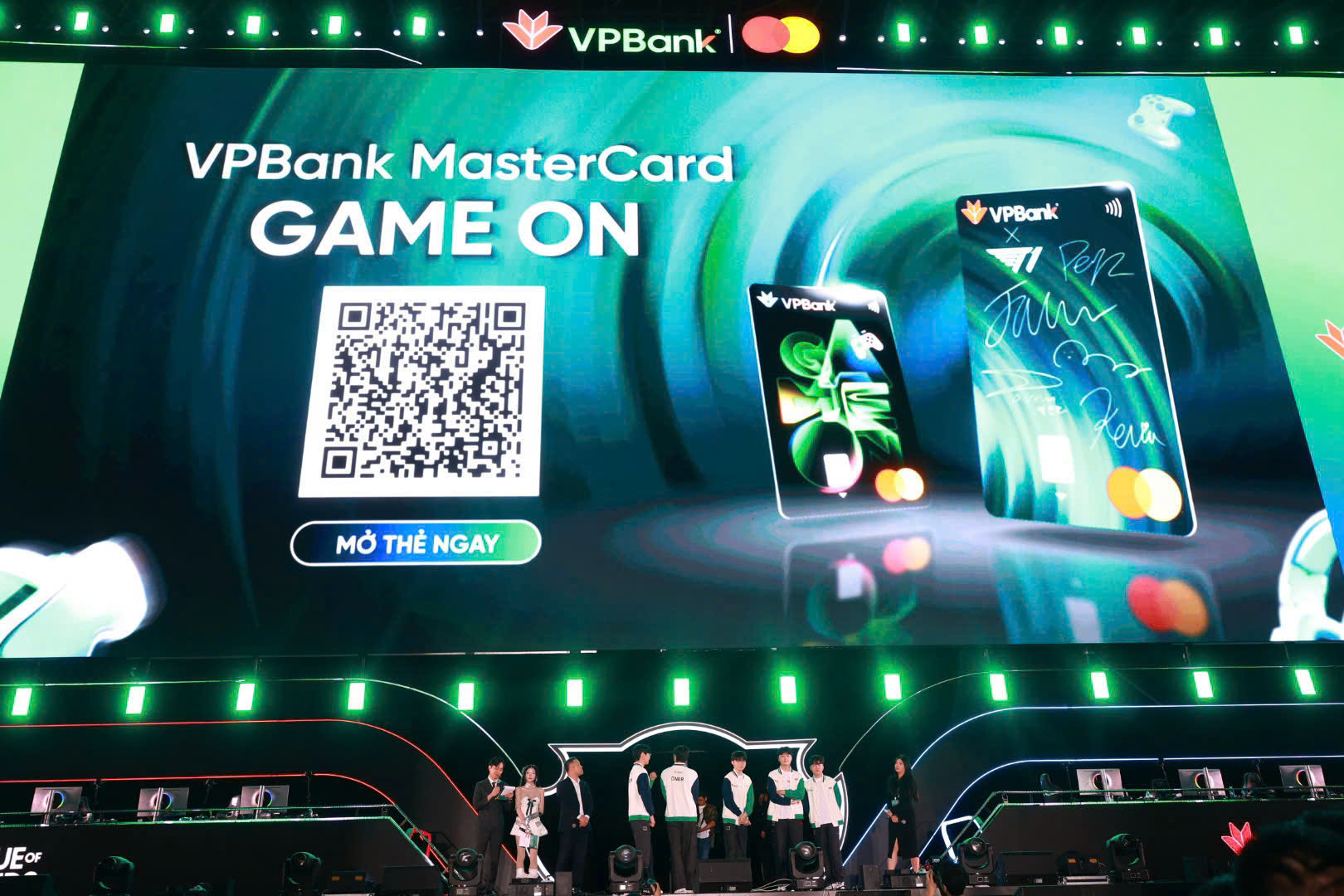 Game thủ Việt phấn khích: VPBank giới thiệu thẻ đặc quyền mang chữ ký của đội tuyển huyền thoại T1- Ảnh 1.
