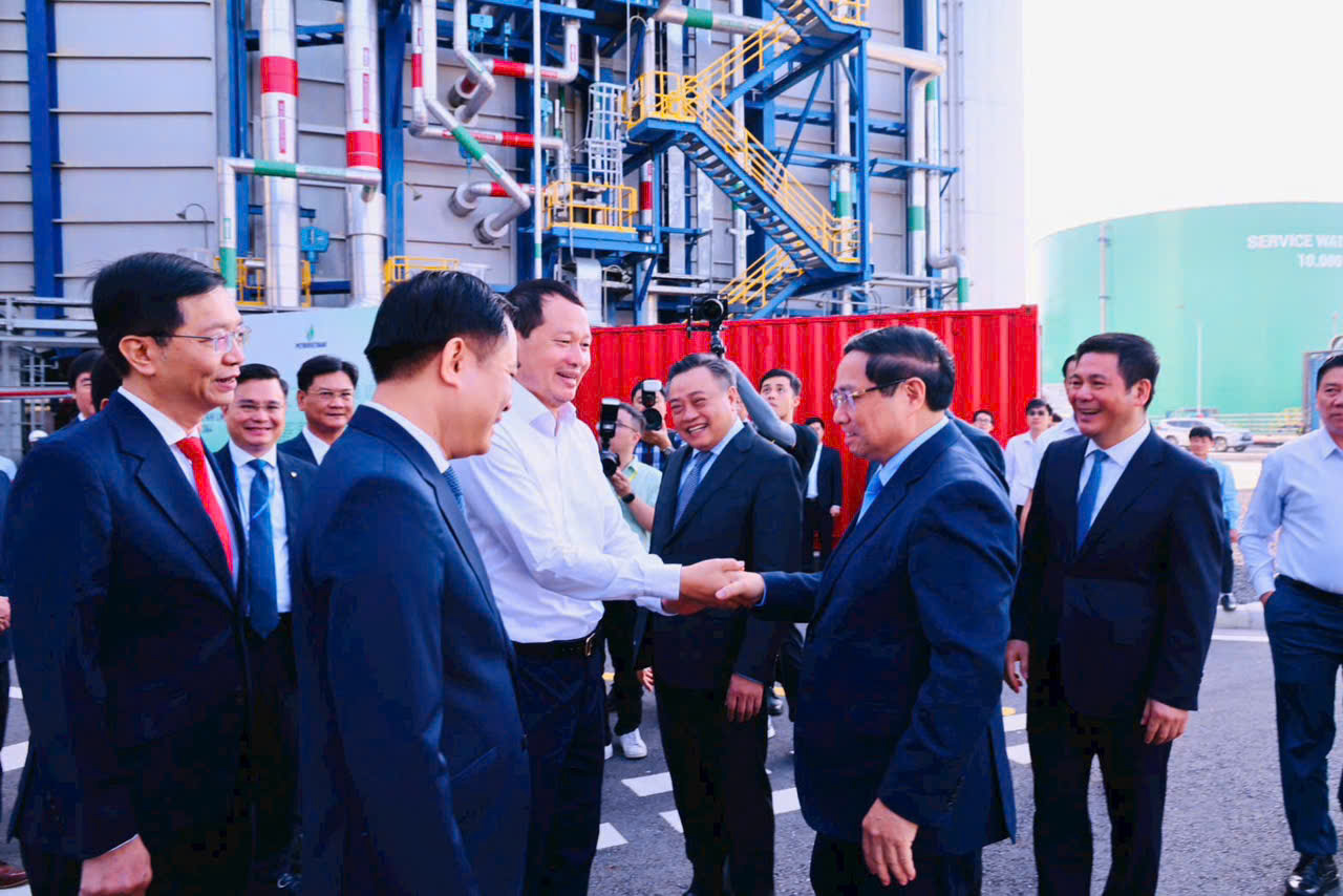 Vận hành tổ hợp nhà máy LNG đầu tiên của Việt Nam ở Nhơn Trạch- Ảnh 1.