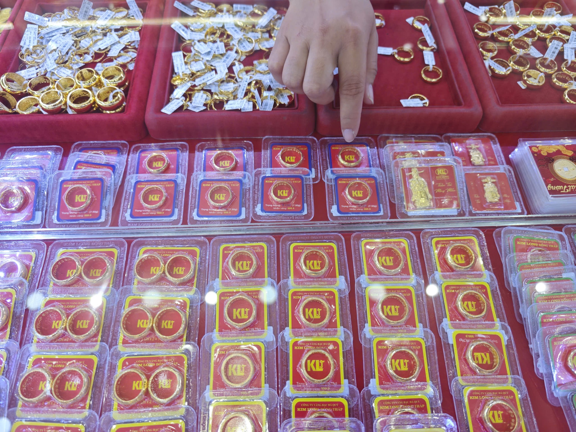 Vàng, bạc đều rủi ro cao- Ảnh 1.