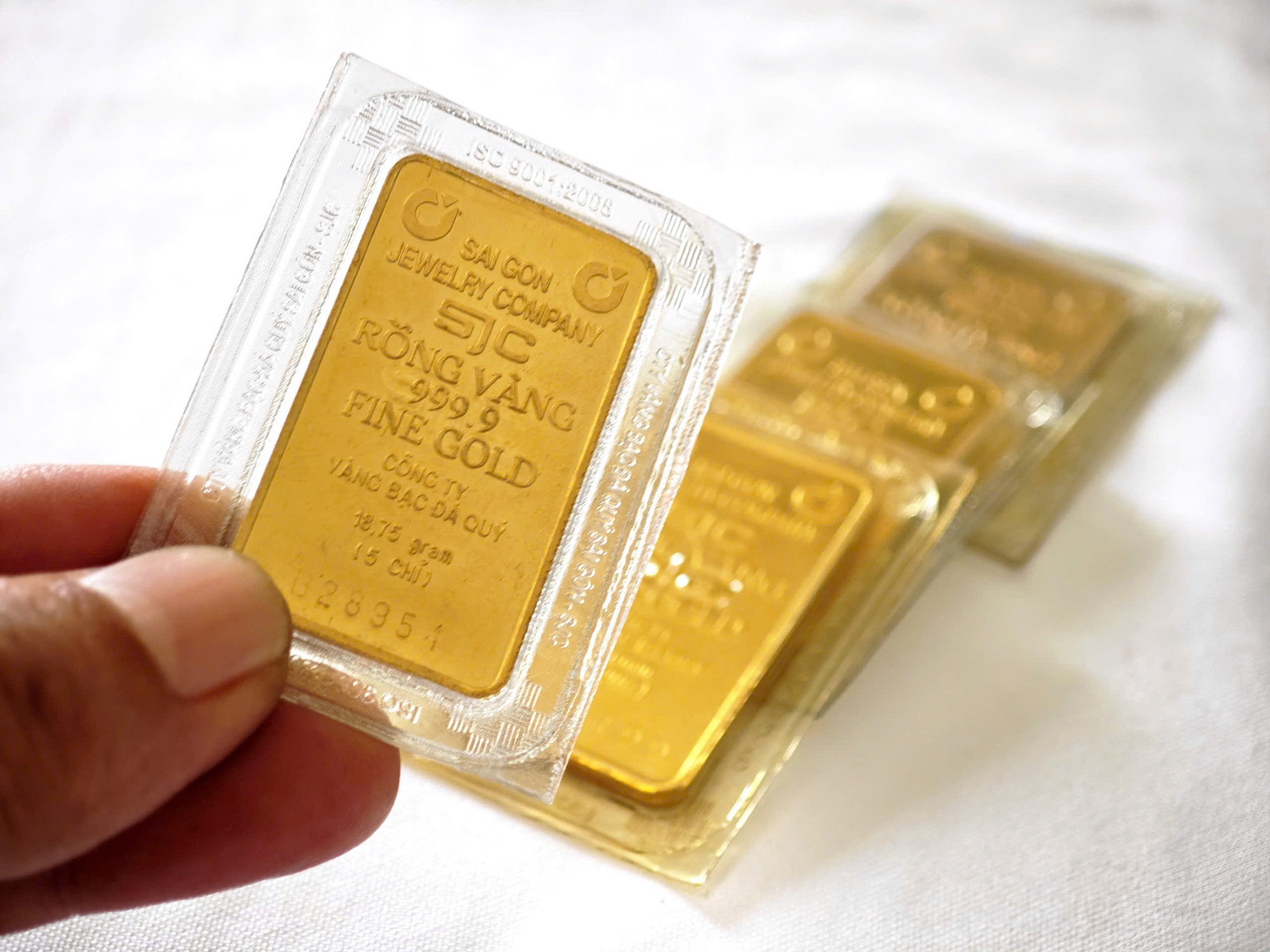 Vàng tăng giá gần gấp đôi trong năm 2025- Ảnh 1.