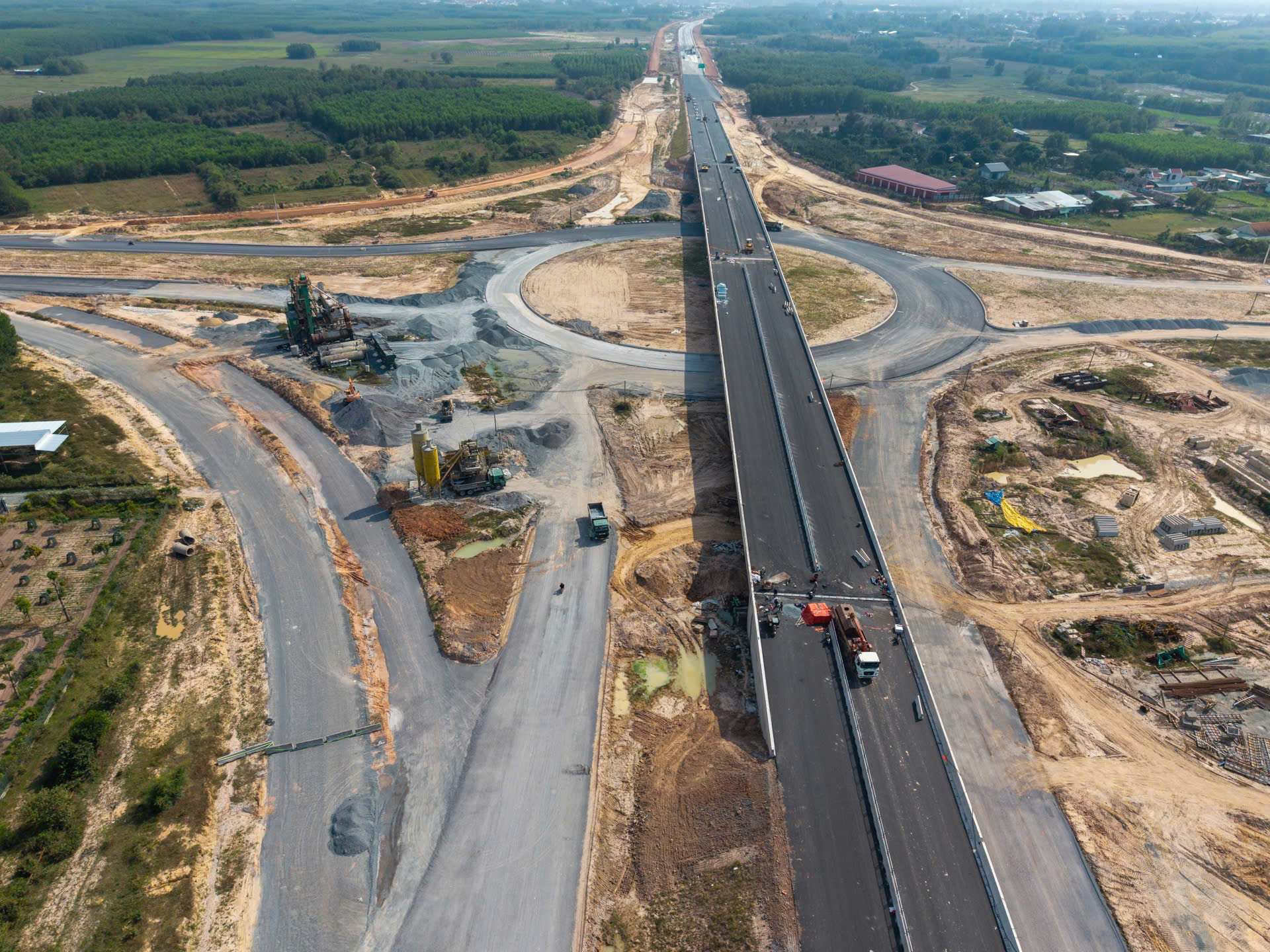 Vành đai 3 qua Đồng Nai tăng tốc trước giờ G 1 Vành đai 3 qua Đồng Nai tăng tốc trước giờ G - Ảnh 1.