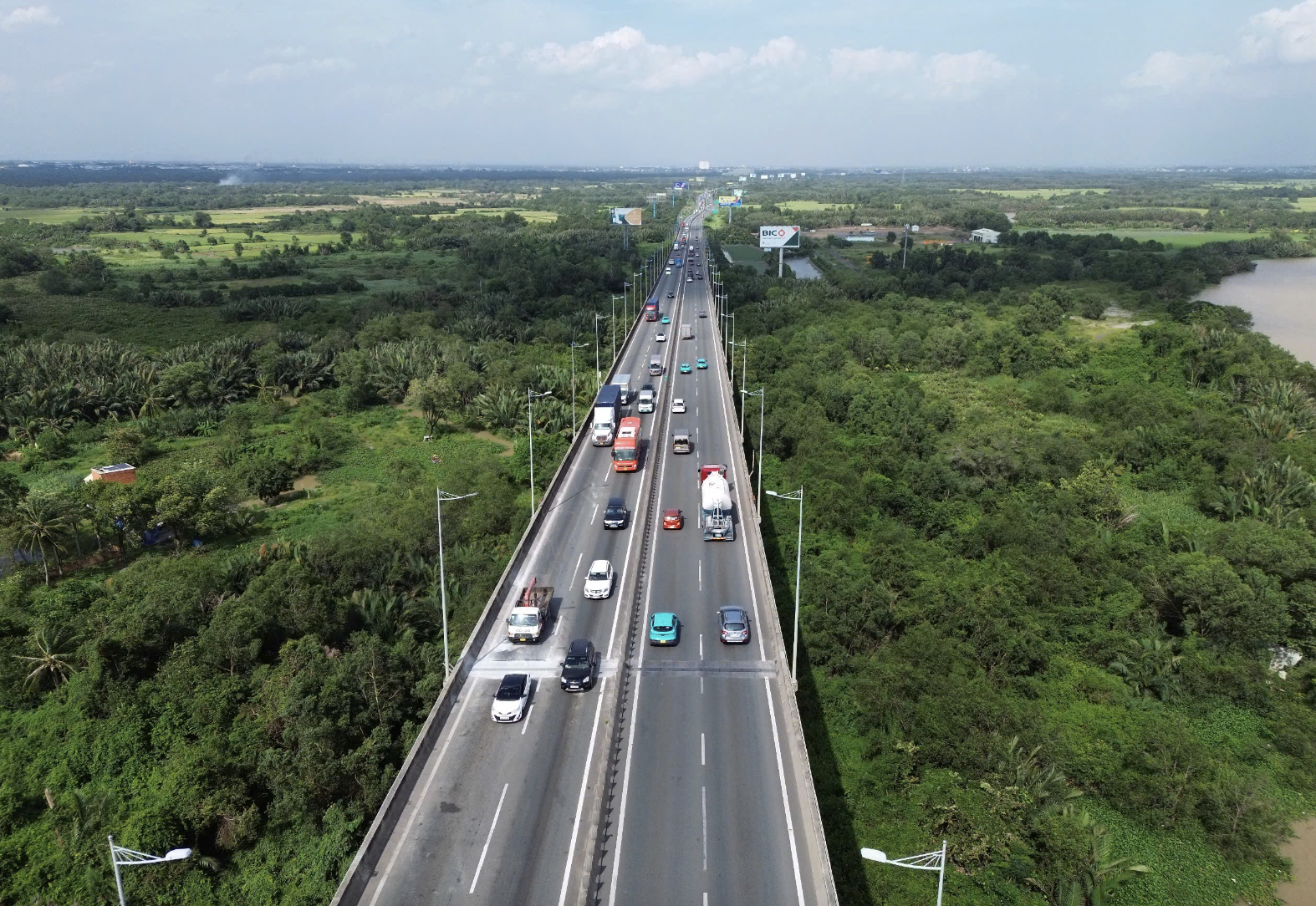 Tại sao người dân và doanh nghiệp phải mua vật liệu xây dựng giá cao hiện nay? - Ảnh 1.