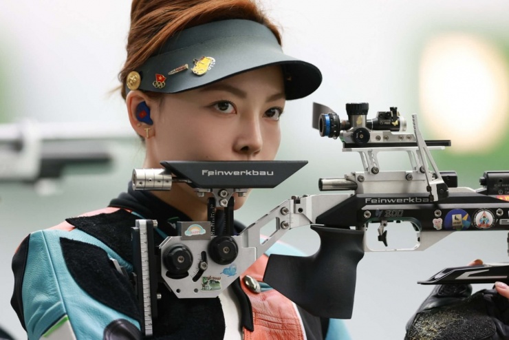 Tại SEA Games 33 vừa kết thúc ở Thái Lan, Phí Thanh Thảo đoạt HC bạc đồng đội 10 m súng trường hơi nữ và phá kỷ lục nội dung 10 m súng trường hơi cá nhân nữ, với 627,6 điểm.