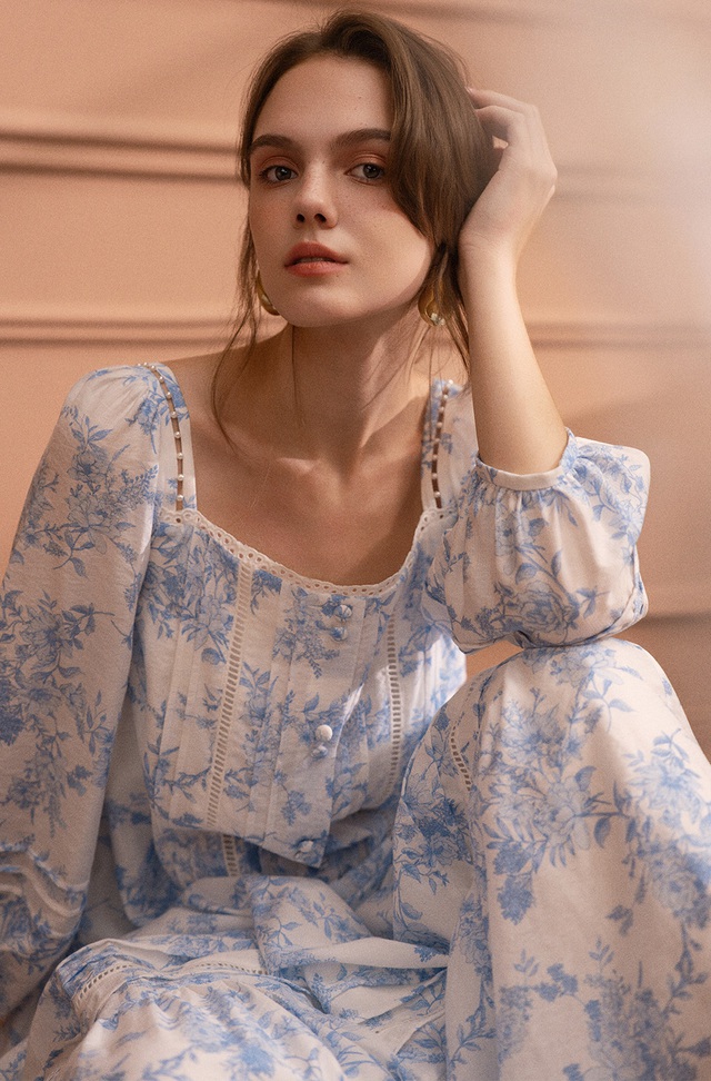 Váy suông họa tiết, đơn sắc từ nhung, voan được lòng quý cô hiện đại 1 Váy suông họa tiết - Ảnh 1.