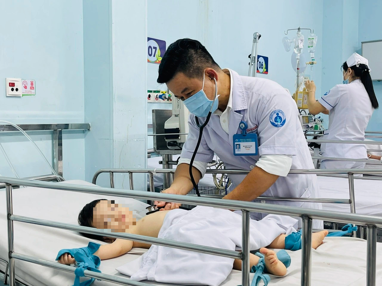 Vi rút EV71 độc lực mạnh nhất gây bệnh tay chân miệng nặng, cần đề phòng gì?- Ảnh 1. Vi rút EV71 độc lực mạnh nhất gây bệnh tay chân miệng nặng, cần đề phòng gì?- Ảnh 1.