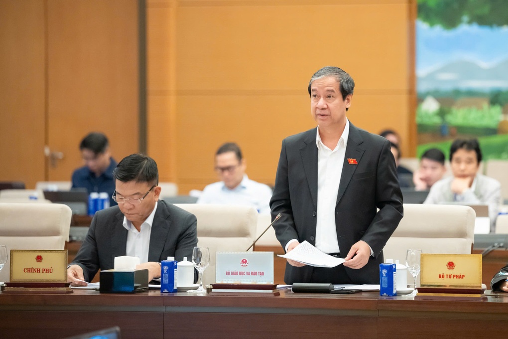 Vì sao chưa thể chốt “Nhà nước trực tiếp biên soạn SGK hay xã hội hóa”? - 1