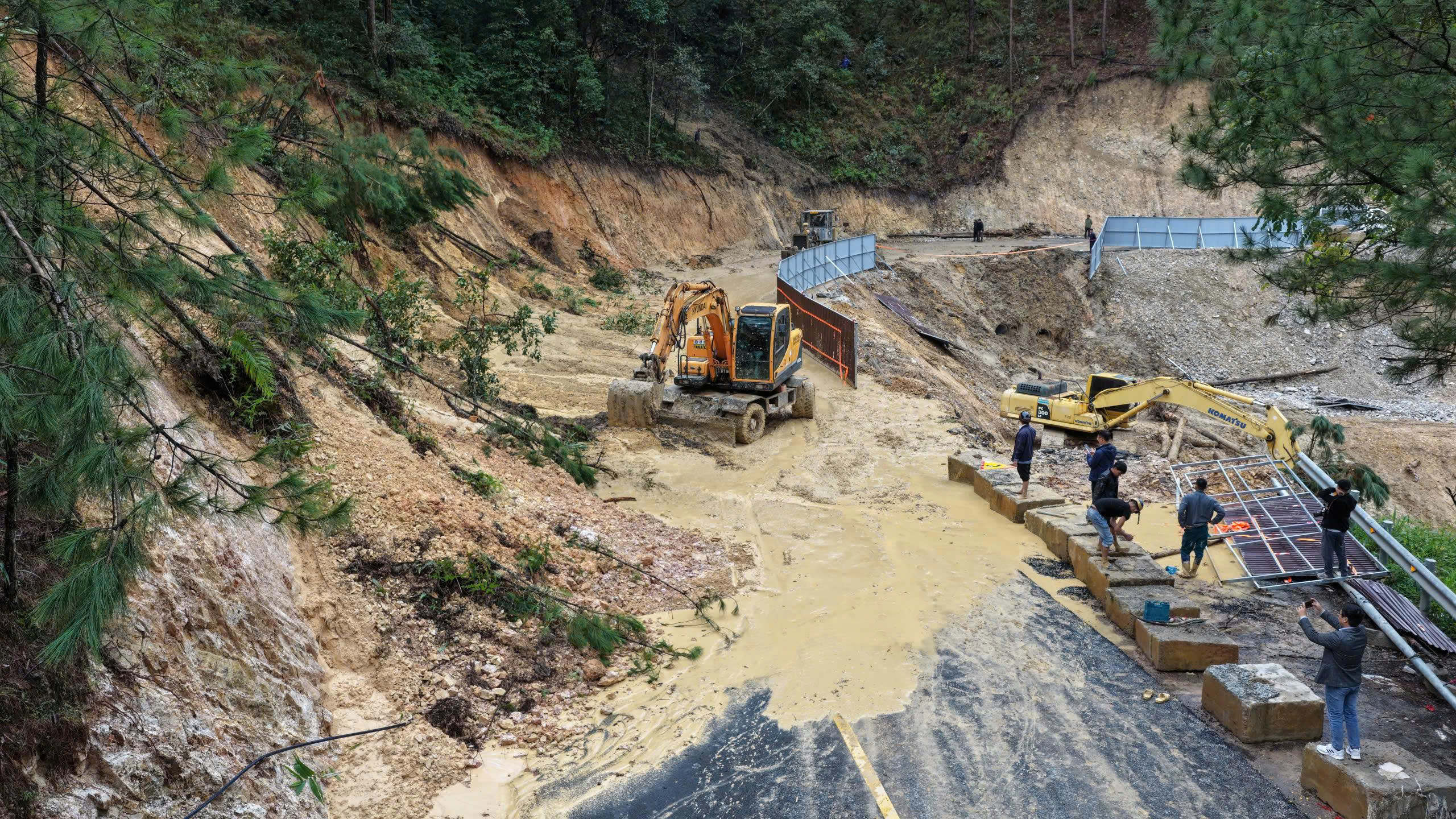 Vì sao mưa lũ gây thiệt hại lớn ở Lâm Đồng? - Ảnh 6.