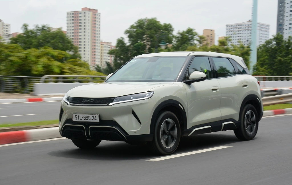 Vì sao nhiều người dễ say khi đi ô tô điện, làm sao để khắc phục? - Ảnh 1.