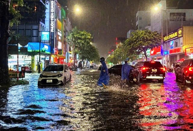 Vì sao trung tâm TP.Đà Nẵng vẫn ngập dù được đầu tư hàng ngàn tỉ đồng? - Ảnh 1. Vì sao trung tâm TP.Đà Nẵng vẫn ngập dù được đầu tư hàng ngàn tỉ đồng? - Ảnh 1.