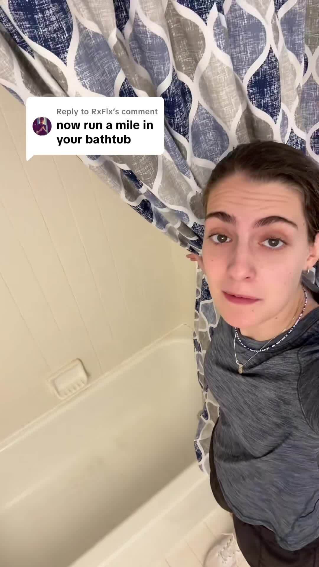 Video chạy trong bồn tắm thu hút hơn 1,7 triệu người xem