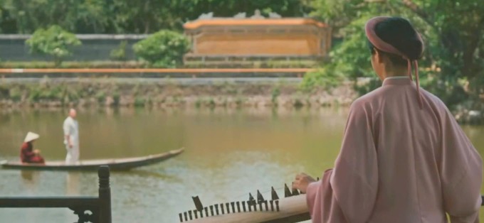 Một cảnh ghi lại trong lăng Vua Tự Đức. Ảnh: cắt từ video