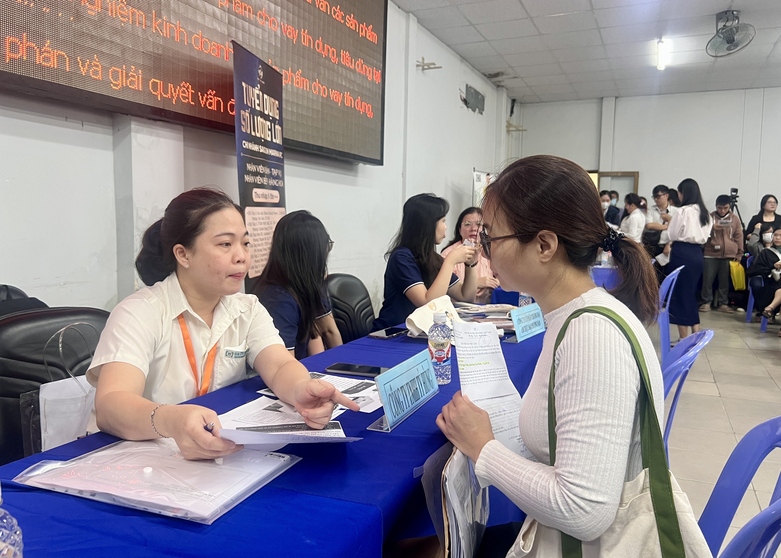 Việc làm tết 2026 ở TP.HCM, đi làm ngay với thu nhập 8 - 15 triệu đồng- Ảnh 1. Việc làm tết 2026 ở TP.HCM, đi làm ngay với thu nhập 8 - 15 triệu đồng- Ảnh 1.