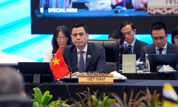 Thứ trưởng Ngoại giao Đặng Hoàng Giang dẫn đầu đoàn Việt Nam tham dự Hội nghị Ngoại trưởng ASEAN đặc biệt về tình hình Campuchia và Thái Lan hiện nay. Ảnh: Bộ Ngoại giao