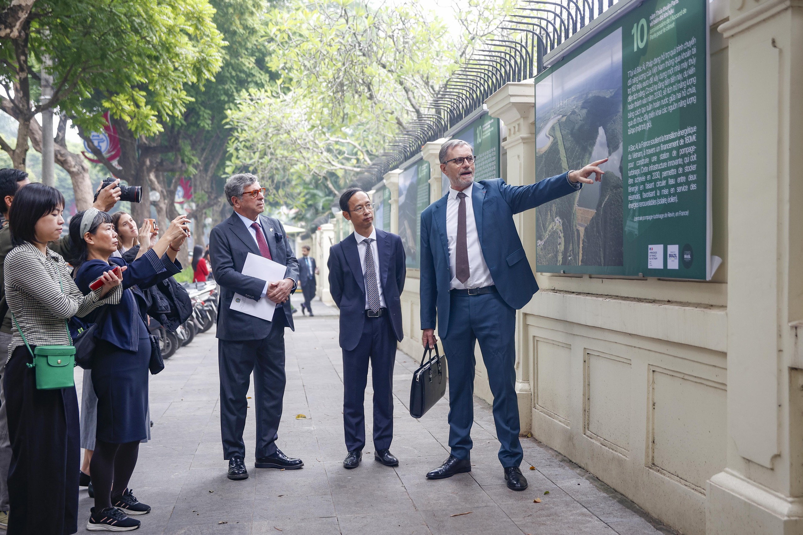 10 năm Thỏa thuận Paris: Việt Nam 'siết' hạn ngạch phát thải điện, sắt, thép, xi măng - Ảnh 1.