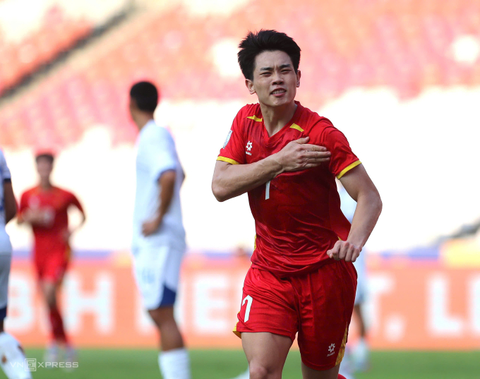 Nguyễn Đình Bắc mừng bàn gỡ 1-1 trong trận thắng Philippines 2-1 ở bán kết U23 Đông Nam Á 2025, trên sân Gelora Bung Karno ở Jakarta, Indonesia ngày 25/7/2025. Ảnh: Hai Tư