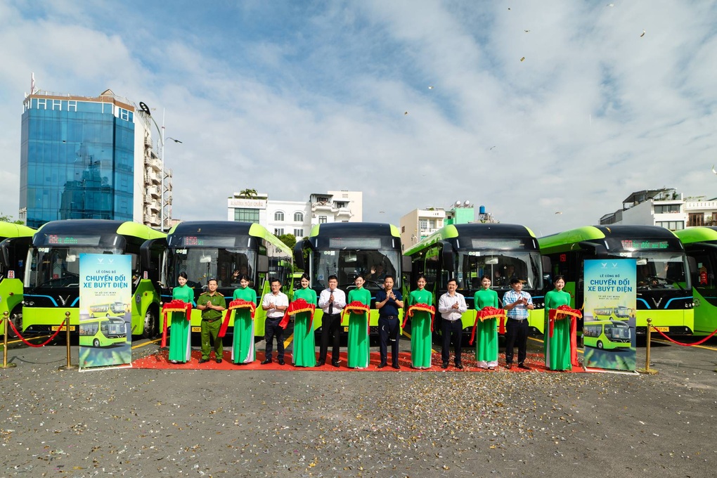 VinBus vận hành tuyến buýt điện 33 và 150 tại TPHCM - 1