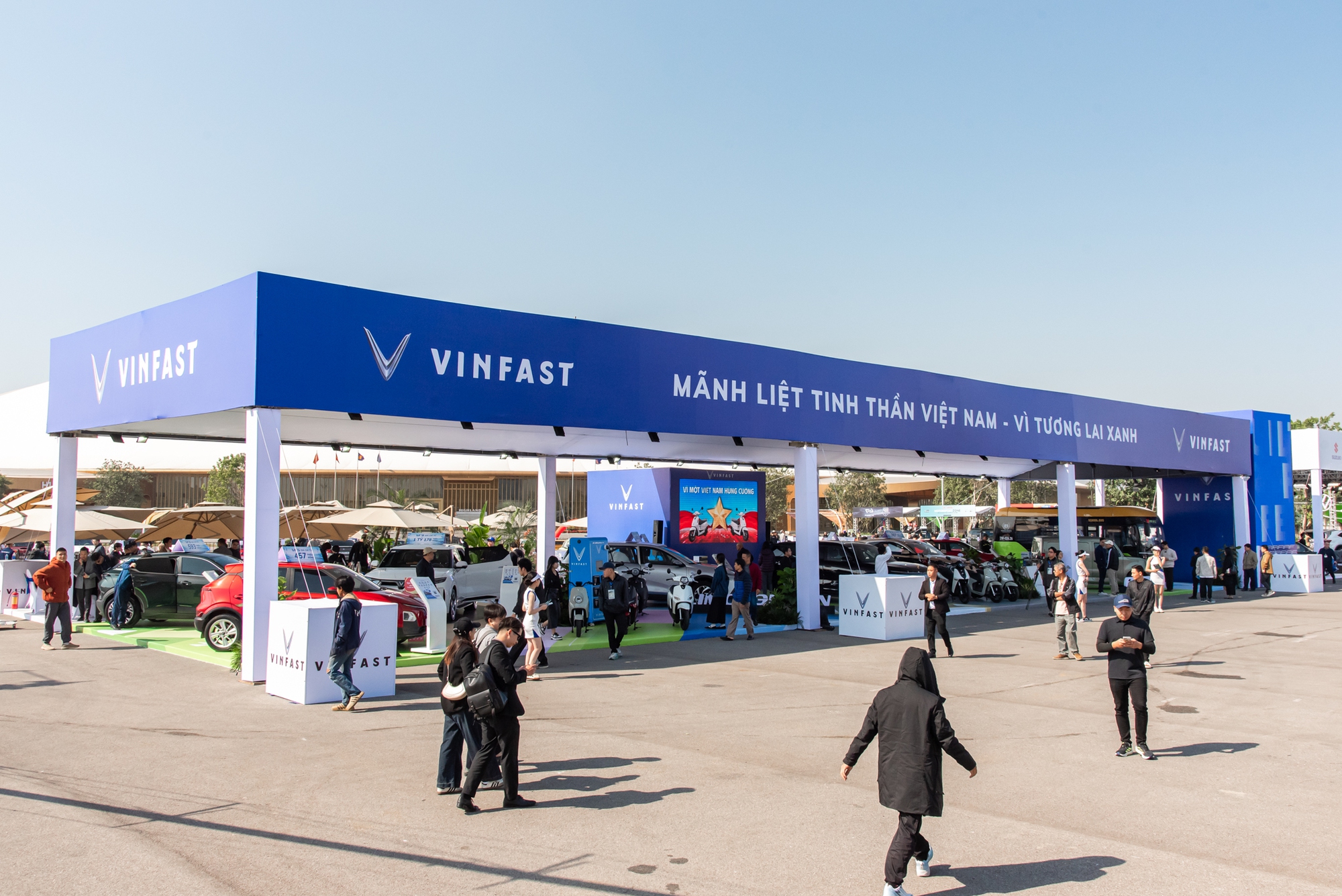 VinFast mang loạt xe hot đến trung tâm triển lãm lớn nhất ĐNÁ: Có mẫu tải điện đầu tiên ở Việt Nam - Ảnh 1.