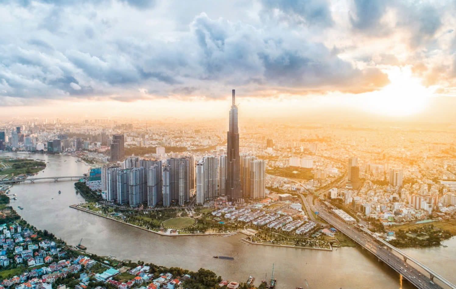 Vingroup kinh doanh 81 ngành nghề, tăng 15 ngành so với trước 1 Vingroup - Ảnh 1.