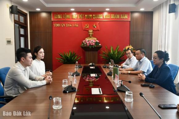 Hoa hậu đỗ hà, doanh nhân viết vương, sao việt