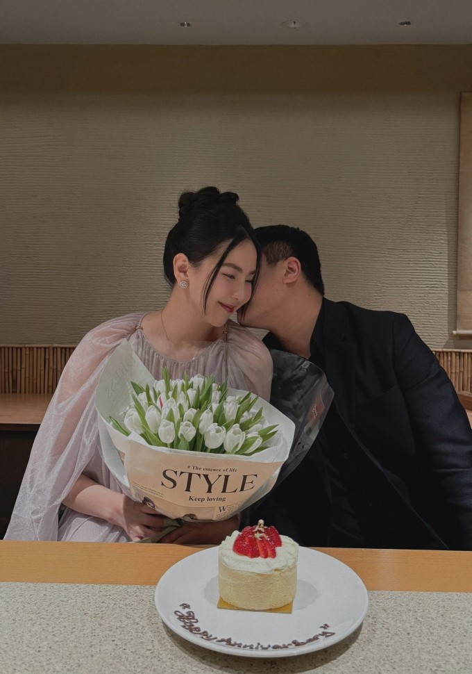 Vợ chồng MC Mai Ngọc ăn tiệc omakase kỷ niệm ngày cưới 1 Vợ chồng Mai Ngọc kỷ niệm một năm ngày cưới hôm 27/12.