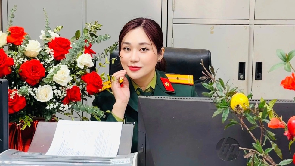 Vợ trẻ Thiếu tá của NSND Tự Long: “Chồng luôn chiều tôi vô điều kiện” - 1