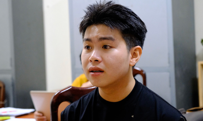 Nghi phạm Thái tại Công an phường Xuân Hương - Đà Lạt. Ảnh: Lê Tiến