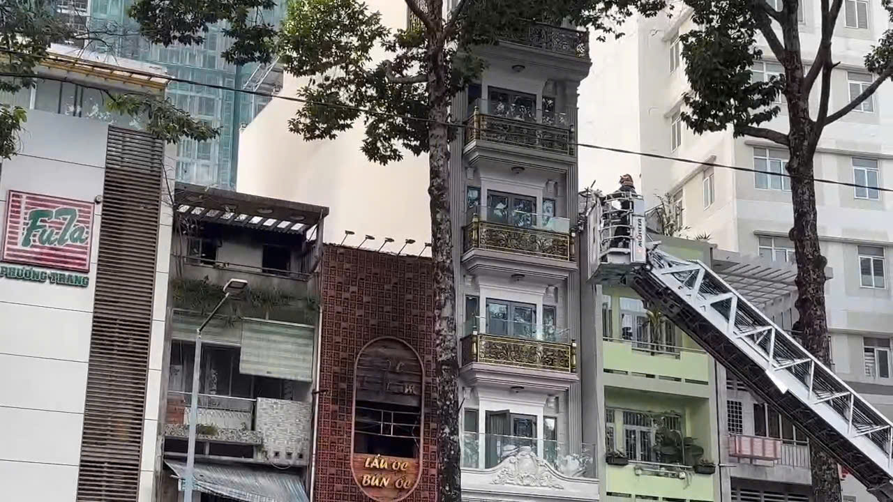 Vụ cháy tại đường Trần Hưng Đạo: 4 người tử vong trước khi nhập viện 1 vụ cháy - Ảnh 1.