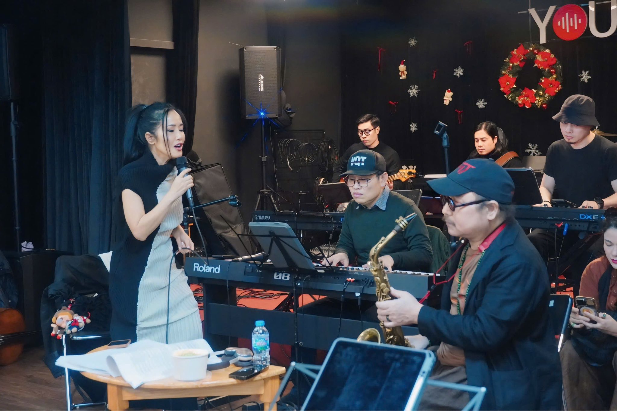 Vụ hủy show Về đây bốn cánh chim trời: Khán giả và nghệ sĩ có quyền khởi kiện ban tổ chức không? - Ảnh 1.