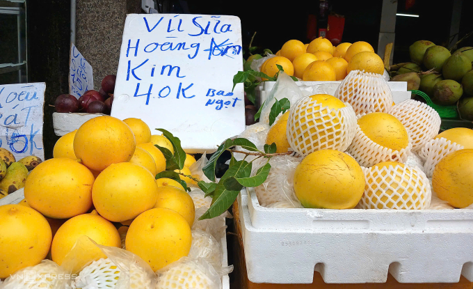 Vú sữa hoàng kim được bán tại cửa hàng trên đường Lê Đức Thọ, phường An Hội Đông (TP HCM). Ảnh: Thi Hà