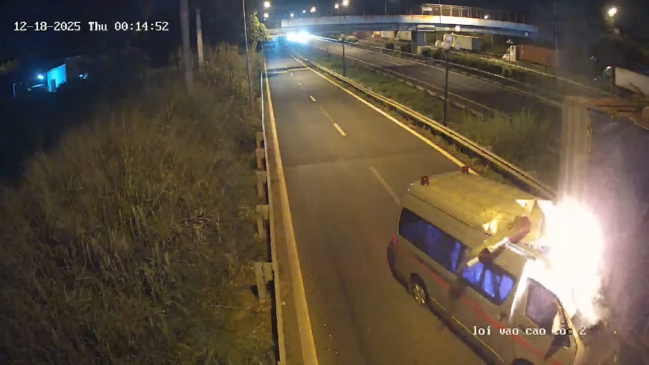 Vụ tai nạn 3 người chết trên cao tốc TP.HCM - Long Thành - Dầu Giây: Xe cứu thương dùng sai mục đích 1 Vụ tai nạn 3 người chết trên cao tốc TP.HCM - Long Thành - Dầu Giây: Xe cứu thương dùng sai mục đích - Ảnh 1.