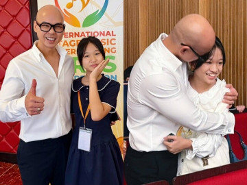 Vừa giành Á quân piano quốc tế, con gái Phan Đinh Tùng ẵm luôn giải nhất cuộc thi vẽ, được sang Pháp triển lãm tranh 11 Phan Đinh Tùng tự hào khi ái nữ đoạt giải tại cuộc thi quốc tế, cô bé Noel được NSND Tự Long khen ngợi