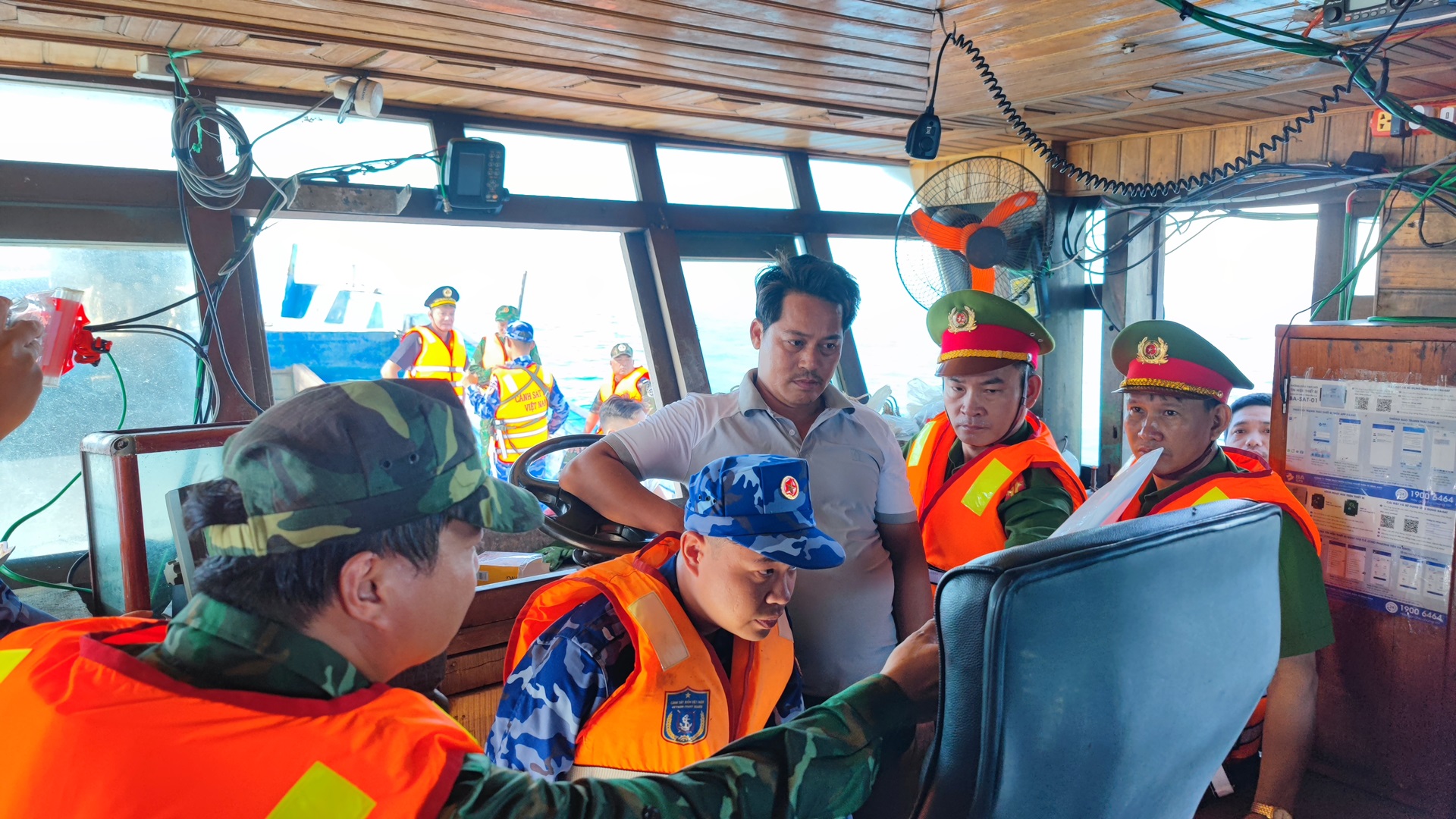 Vùng Cảnh sát biển 2 xử lý kịp thời vi phạm pháp luật trên biển - Ảnh 1. IUU - Ảnh 1.