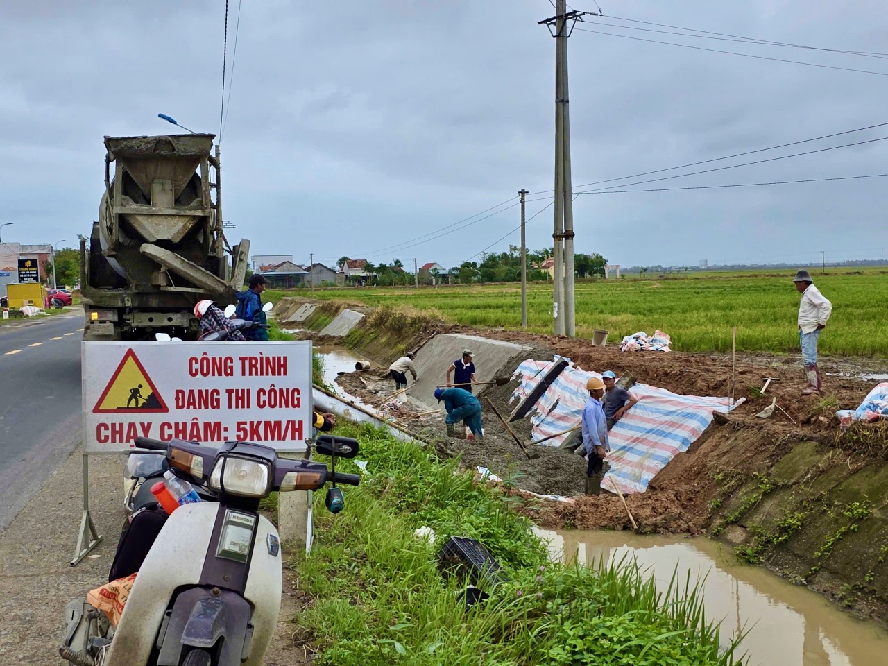 kênh thủy lợi - Ảnh 1.