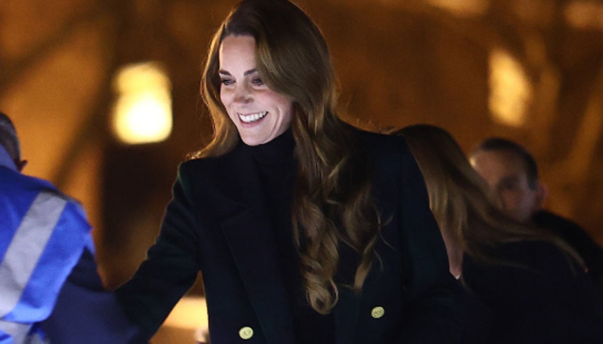 Vương phi Kate và 30.000 đóa hồng trắng thắp sáng trời đêm, lời nhắn gửi riêng tư cho bệnh nhân ung thư gây bão- Ảnh 1.