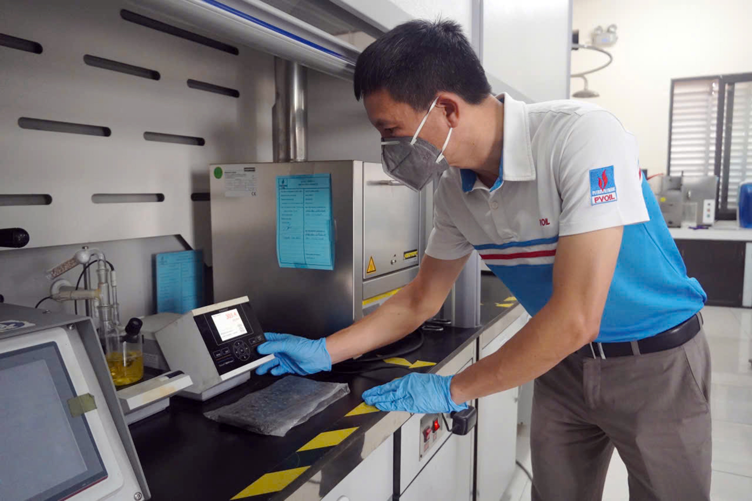 Doanh nghiệp còn lăn tăn với xăng sinh học - Ảnh 2.