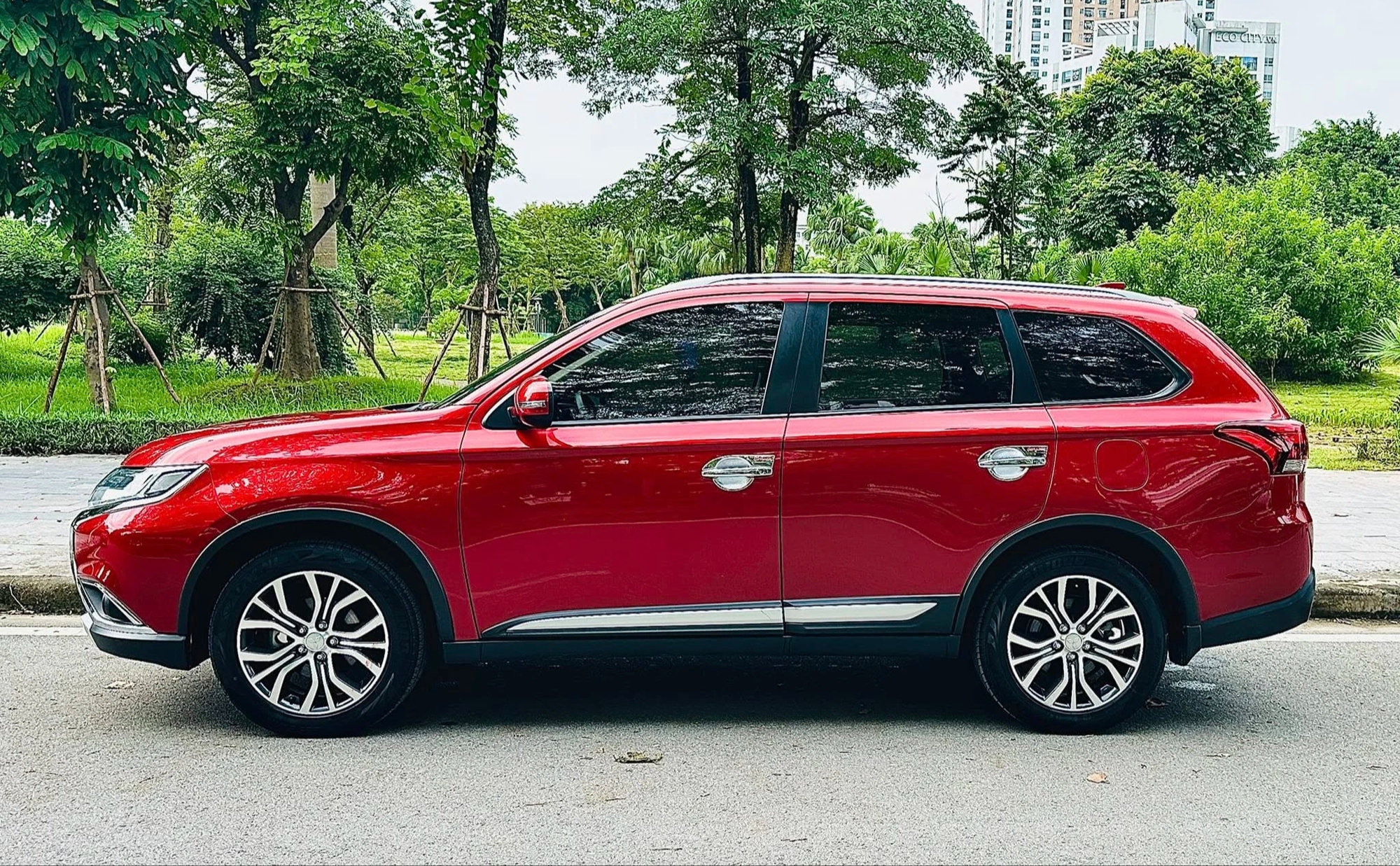 Xe 7 chỗ Mitsubishi Outlander đời 2019 giá tầm 500 triệu đồng, có nên mua?- Ảnh 2.