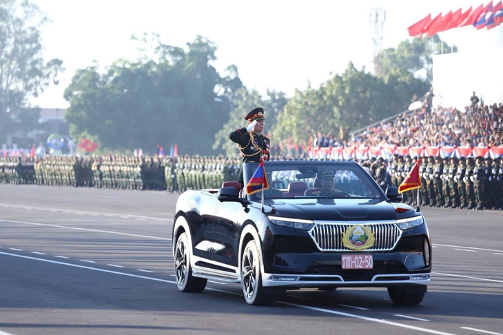 Xe VinFast xuất hiện tại lễ diễu binh, diễu hành kỷ niệm Quốc khánh Lào - Ảnh 1.