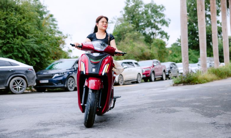 Xe máy điện giá 25 triệu đồng khiến Honda SH 