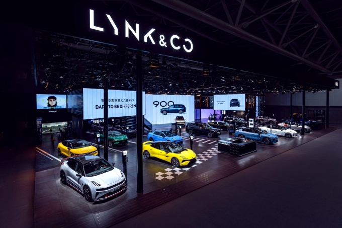 Khu trưng bày thương hiệu Lynk & Co tại triển lãm ôtô Quảng Châu 2025. Ảnh: Lynk & Co