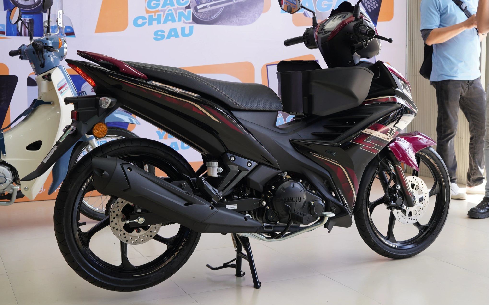 Yamaha 135LC Fi bản đặc biệt đầu tiên về Việt Nam, không dành cho số đông 5 Yamaha 135LC Fi bản đặc biệt đầu tiên về Việt Nam, không dành cho số đông - Ảnh 5.