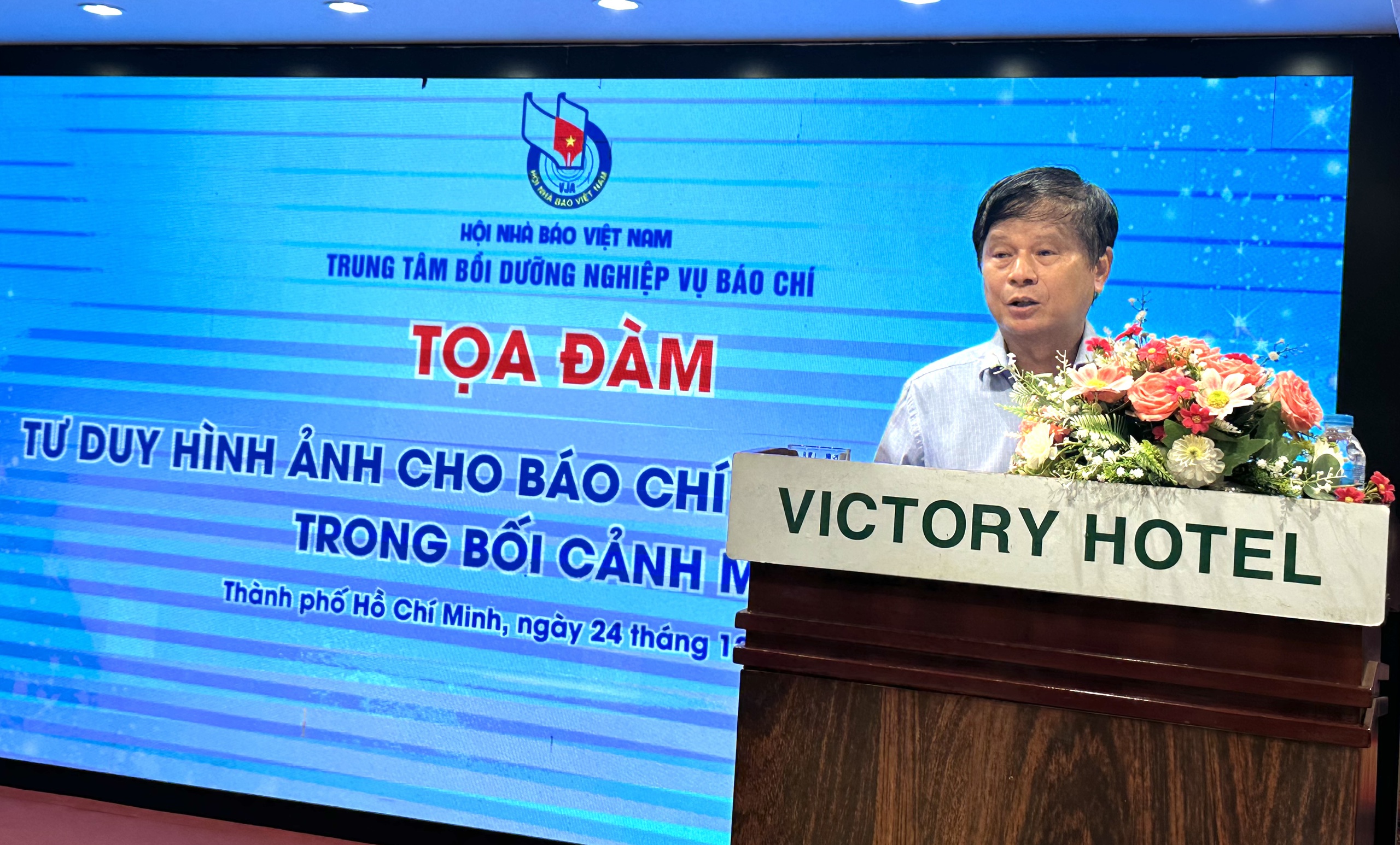 Tọa đàm 