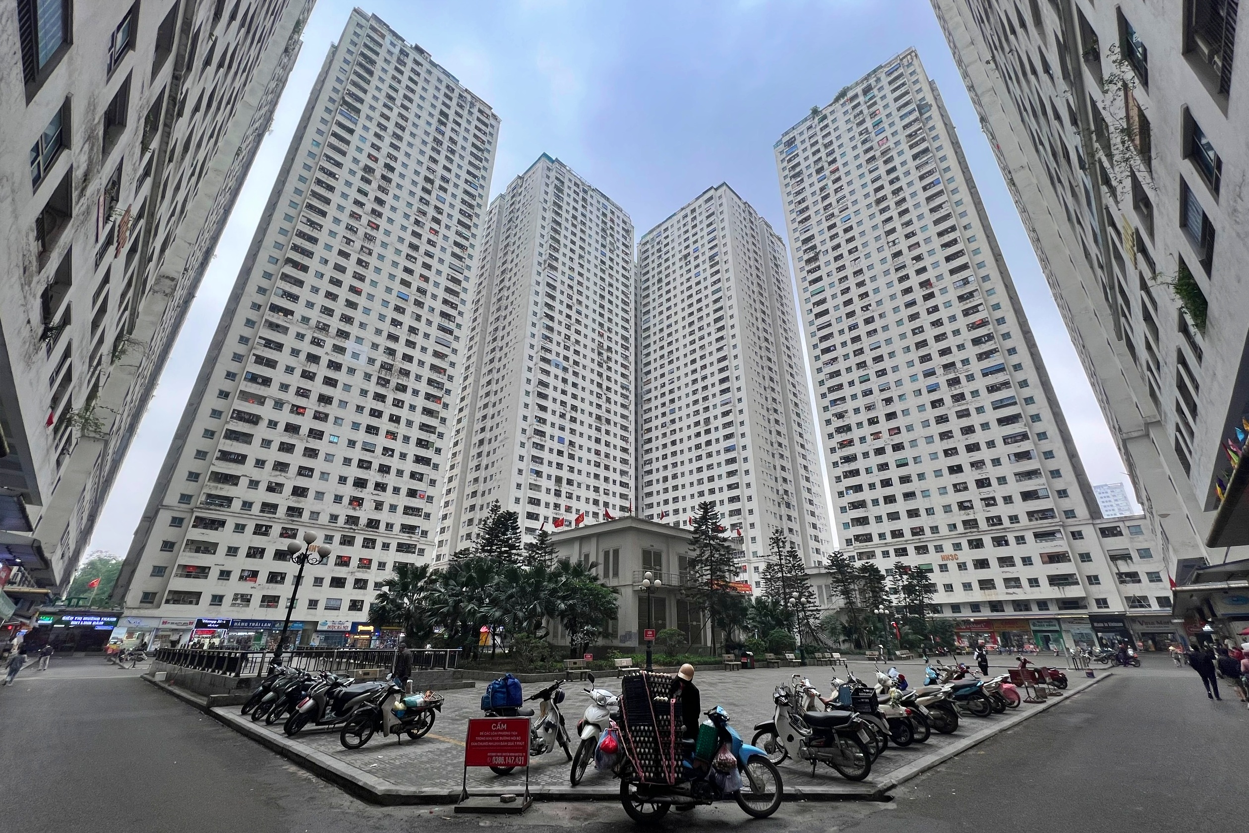 Yêu cầu hủy 'lệnh' dừng trông xe điện ở chung cư đông dân nhất Hà Nội 1 Phường yêu cầu hủy 'lệnh' dừng trông xe điện ở chung cư đông dân nhất Hà Nội - Ảnh 1.