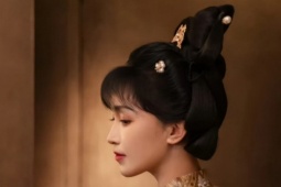 Kiểu tóc 'ngước đầu ngắm tiên' của Lý Tử Thất