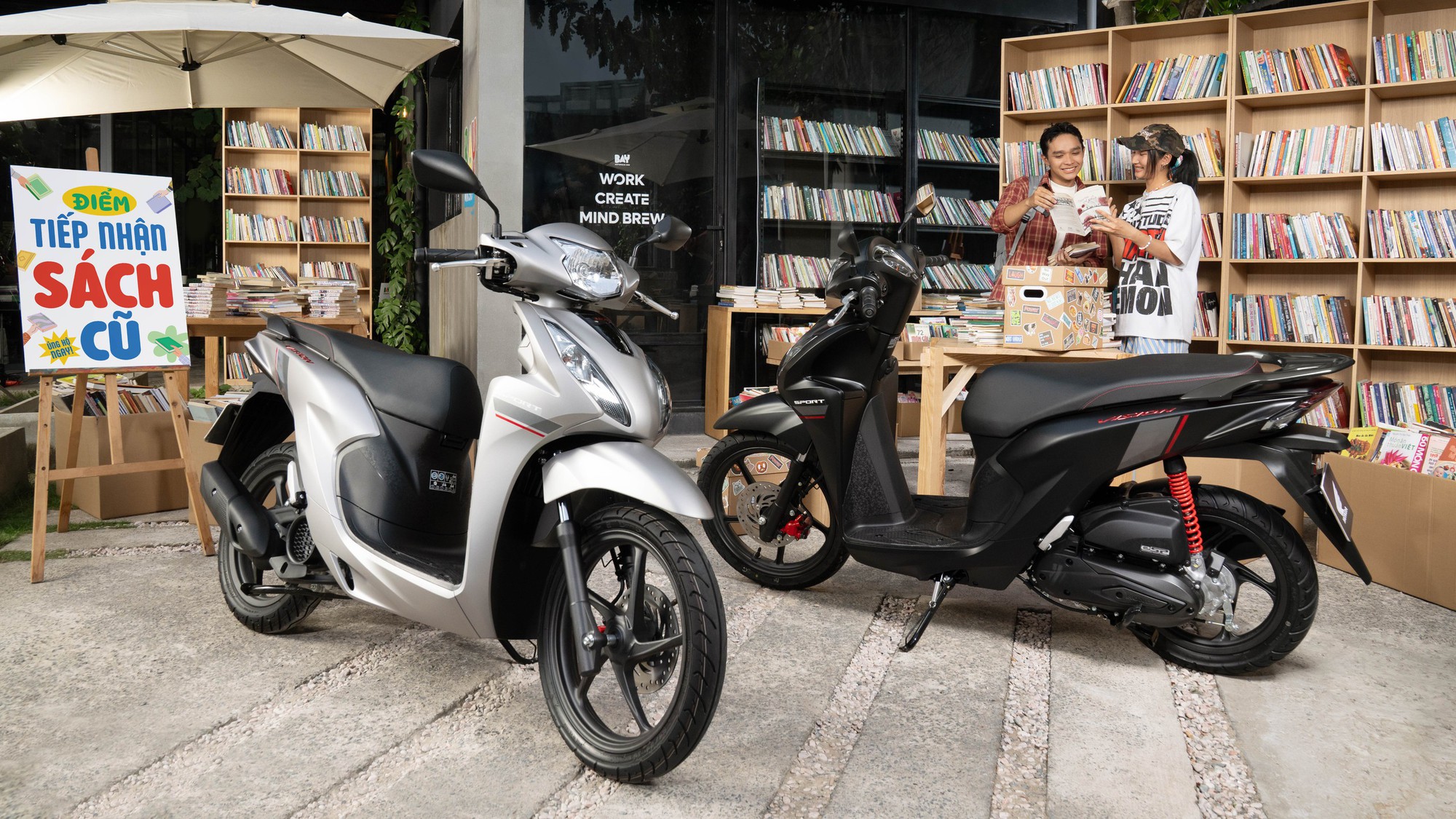 'Xe ga quốc dân' Honda Vision chính thức ra mắt phiên bản mới: màu sơn ấn tượng, nhiều tiện ích, giá từ 31 triệu đồng- Ảnh 1. 'Xe ga quốc dân' Honda Vision chính thức ra mắt phiên bản mới: màu sơn ấn tượng, nhiều tiện ích, giá từ 31 triệu đồng- Ảnh 1.