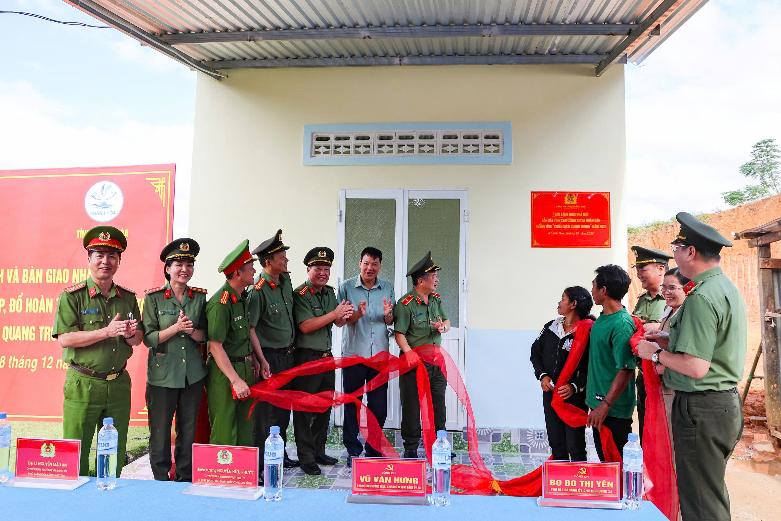 ‘Chiến dịch Quang Trung’ ở Khánh Hòa khánh thành ngôi nhà đầu tiên 1 Công an Khánh Hòa khánh thành ngôi nhà đầu tiên trong ‘Chiến dịch Quang Trung’ - Ảnh 1.