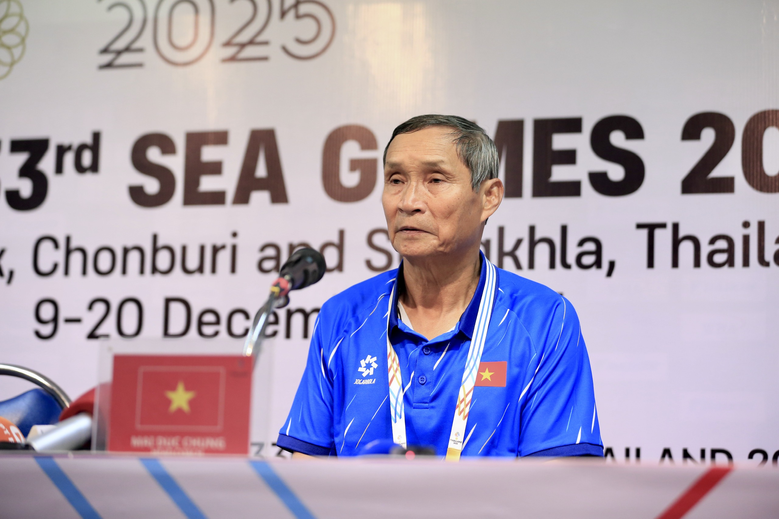 HLV Mai Đức Chung buồn bã: ‘Đội tuyển nữ Việt Nam thua Philippines phút cuối thật đáng tiếc, tôi nhận trách nhiệm HLV Mai Đức Chung buồn bã: ‘Đội tuyển nữ Việt Nam thua Philippines phút cuối thật đáng tiếc, tôi nhận trách nhiệm