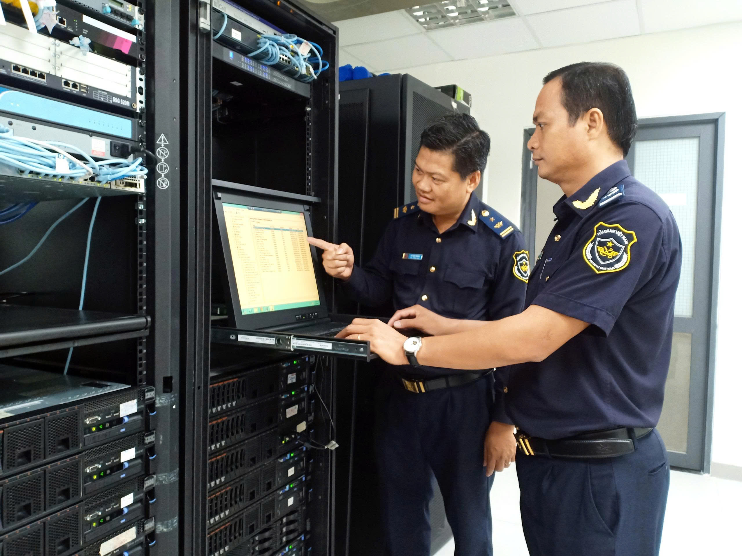 ‘Tuyên chiến không khoan nhượng’ với buôn lậu, gian lận thương mại - Ảnh 1.